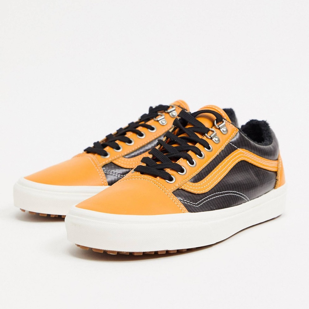 NWT Vans MTE Old Skool Sneakers🖤🧡